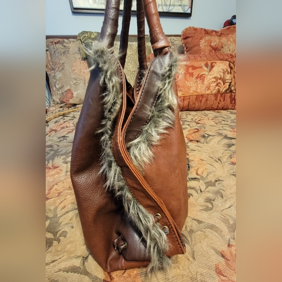 Jessica Simpson Large Handbag - Picture 4 of 12